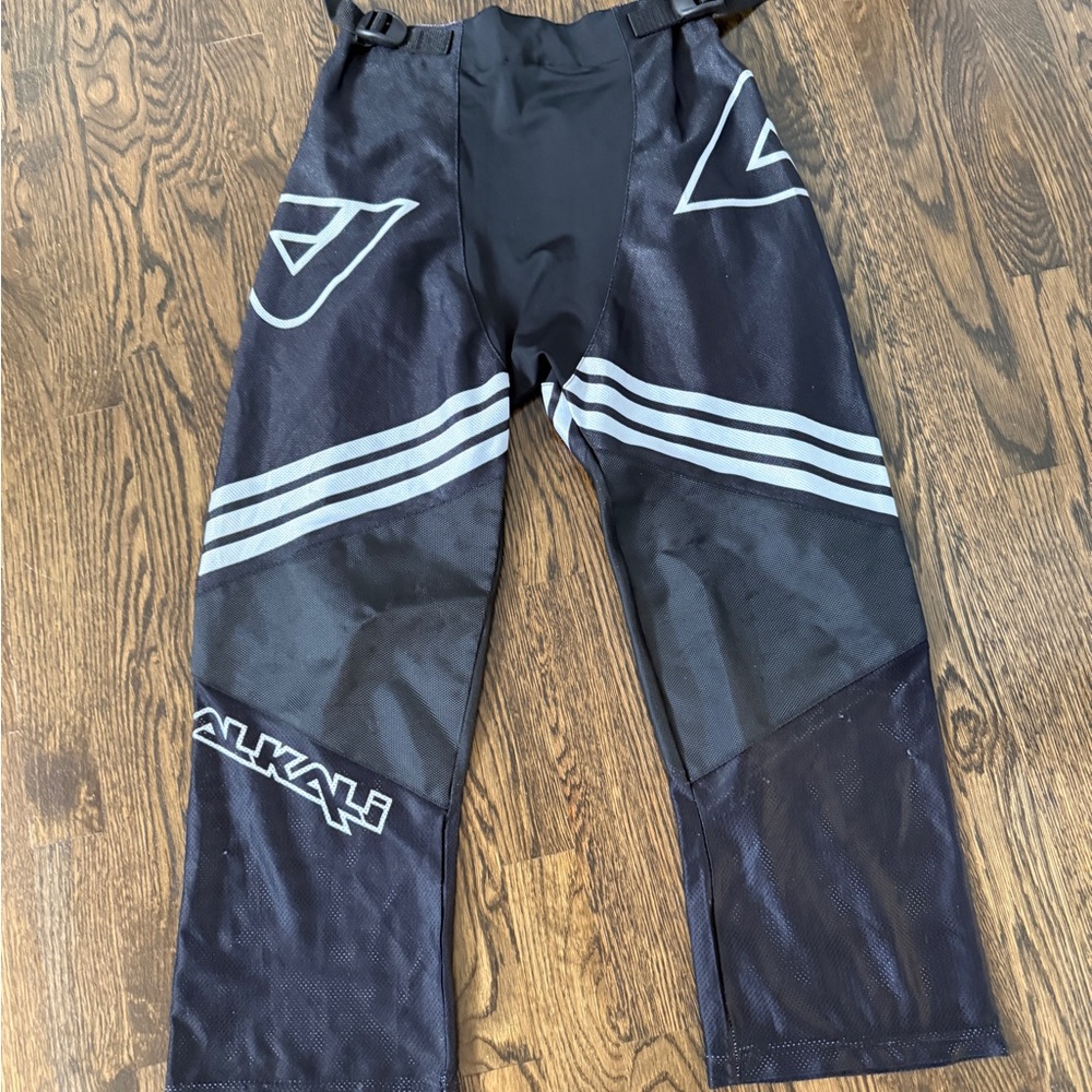 Alkali roller hockey pants junior medium new NWOT